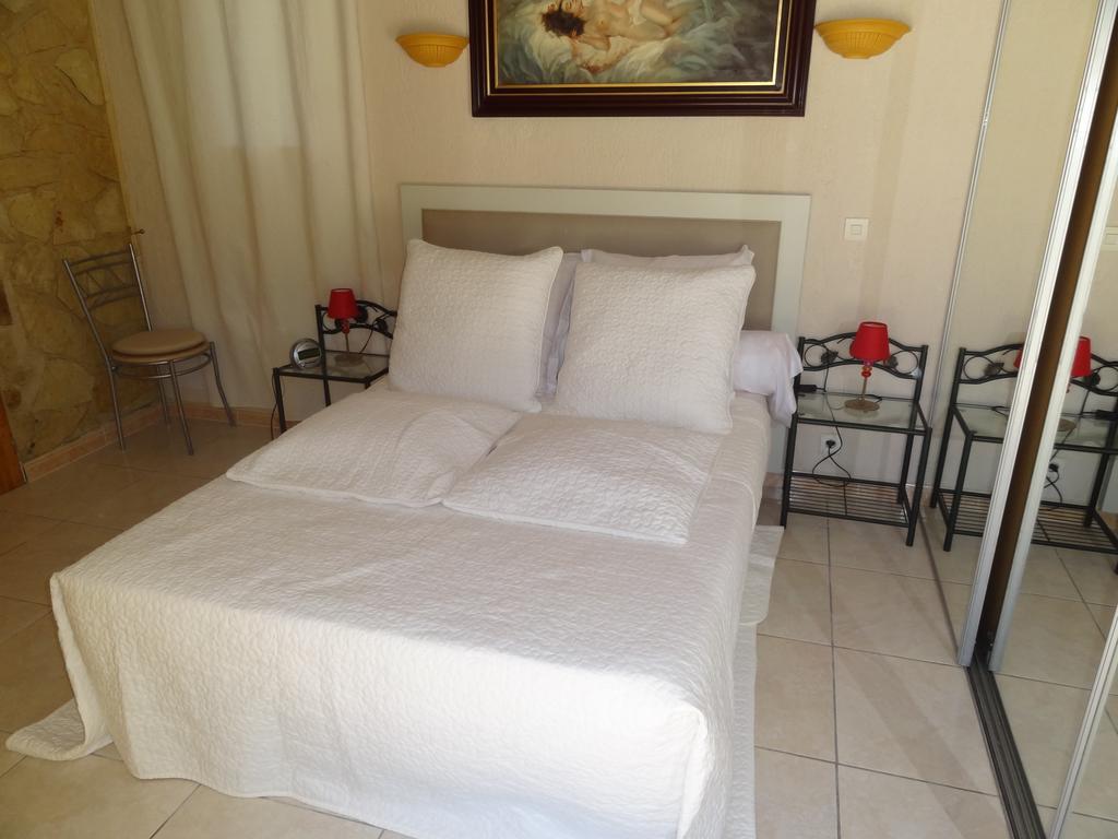 Locations Des Alpilles Apartamento Saint-Rémy-de-Provence Quarto foto