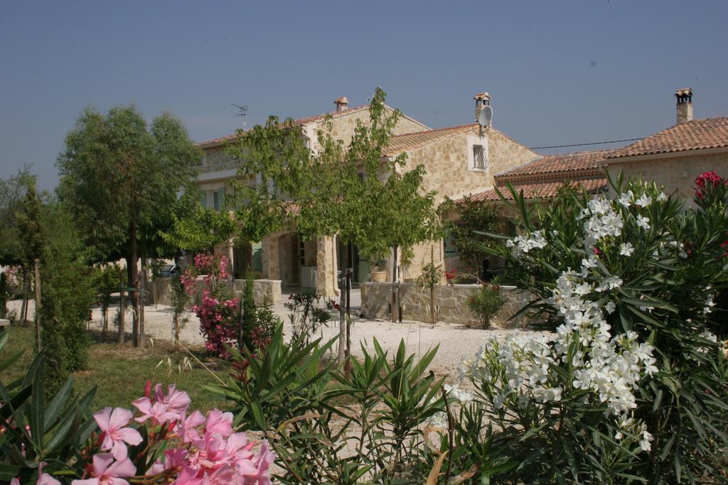 Locations Des Alpilles Apartamento Saint-Rémy-de-Provence Exterior foto