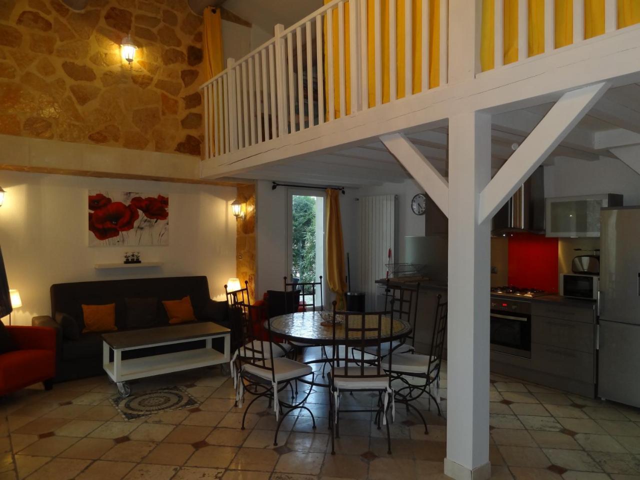 Locations Des Alpilles Apartamento Saint-Rémy-de-Provence Exterior foto