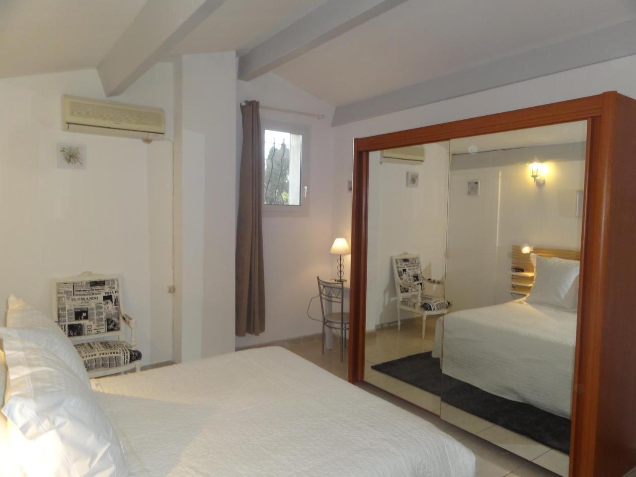 Locations Des Alpilles Apartamento Saint-Rémy-de-Provence Exterior foto