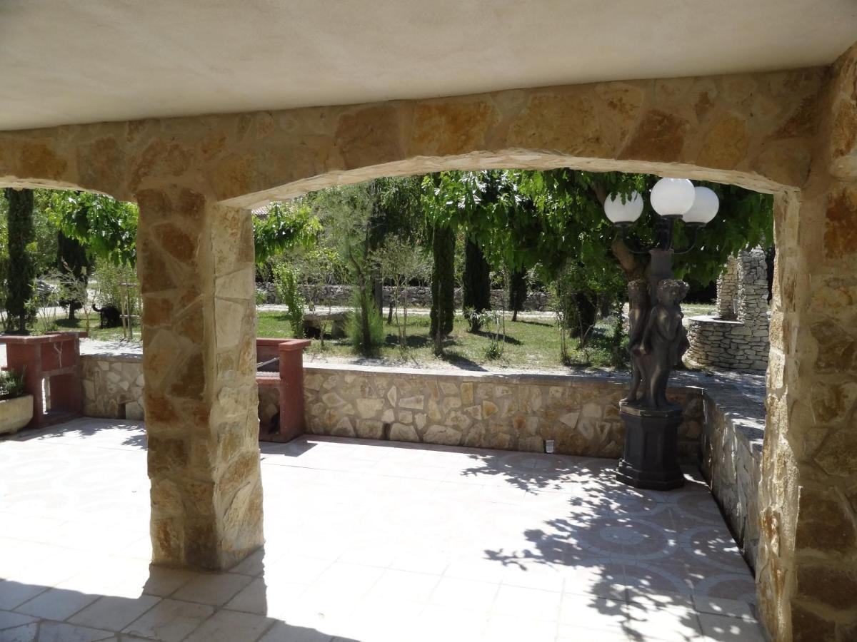 Locations Des Alpilles Apartamento Saint-Rémy-de-Provence Exterior foto